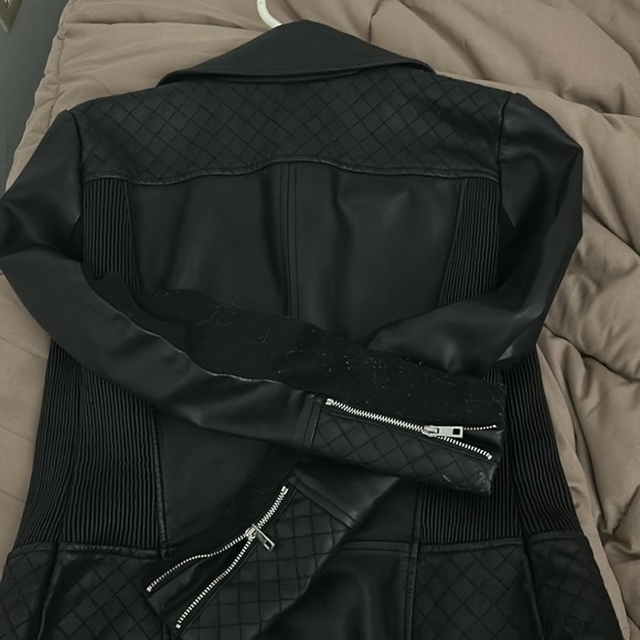 Leather jacket - Picture 3 of 3